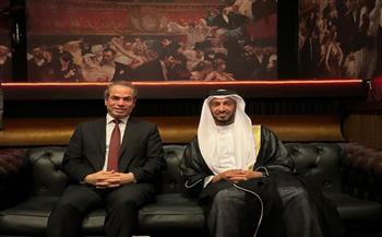 المسلماني ورئيس الهيئة الوطنية للإعلام بالإمارات يشهدان عرض مسرحية أم كلثوم