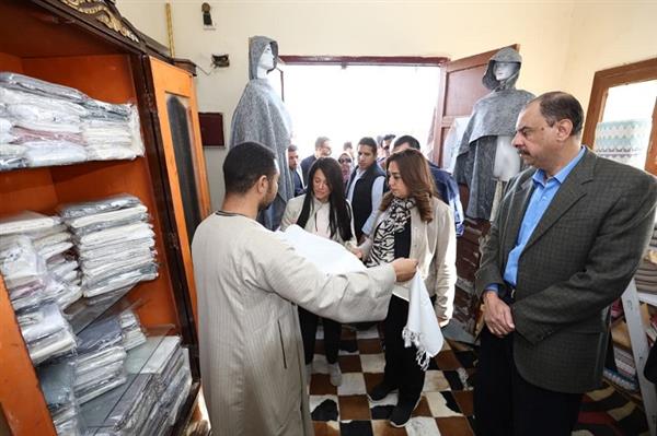 وزيرتا التخطيط ووزيرة التنمية المحلية ومحافظ سوهاج يتفقدون قرية النساجين والمنطقة الآثرية ميريت آمون 