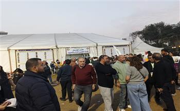 قبل نحو ساعتين على غلق التصويت.. تواصل توافد أعضاء الجزيرة للمشاركة في الانتخابات