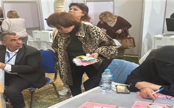 الفنانة سميرة أحمد تدلي بصوتها في انتخابات نادي الجزيرة