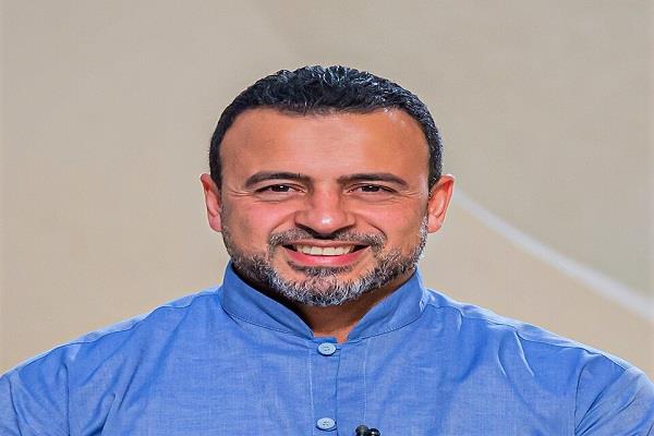 الداعية مصطفى حسني.. حين يتحدث الإيمان بلسان العصر 