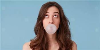 فوائد صحية لمضغ العلكة