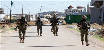 الاحتلال الإسرائيلي يمنع طواقم الهلال الأحمر من الوصول لأحد المصابين قرب قرية "أم صفا"