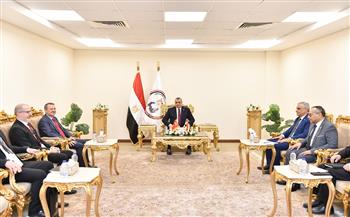 وزير الدولة للإنتاج الحربي يبحث مع نائب رئيس هيئة الصناعات الدفاعية التركية أوجه التعاون المشترك