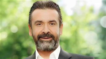 فيديو طريف يجمع كريم عبدالعزيز وحفيدة أصالة 