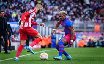 الدوري الإسباني.. برشلونة يصطدم بفريق أتلتيكو مدريد في قمة مرتقبة