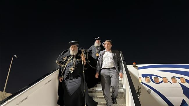 البابا تواضروس يعود إلى أرض الوطن قادما من النمسا