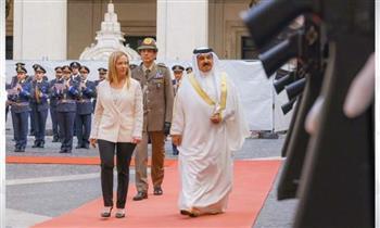 العاهل البحريني يبحث مع رئيسة وزراء إيطاليا التطورات الإقليمية والدولية