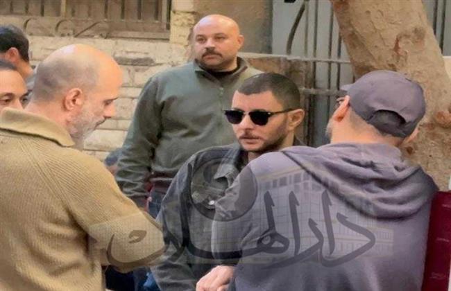 وصول جثمان الفنانة سمية الألفي لمسجد مصطفى محمود.. صور  