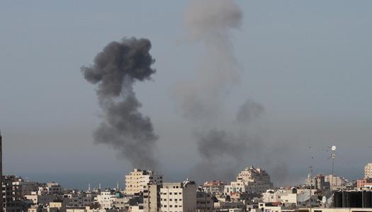 قصف مدفعي للاحتلال على حي الزيتون شرقي مدينة غزة 