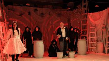 «حفلة الكاتشب» يفتتح عروضه بإقبال جماهيري لافت بالعجوزة