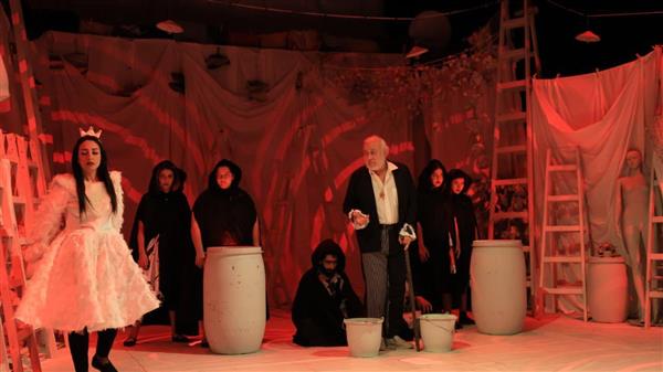 «حفلة الكاتشب» يفتتح عروضه بإقبال جماهيري لافت بالعجوزة 