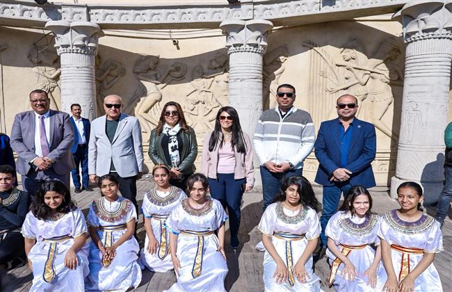 وزيرتا التخطيط والتنمية المحلية ومحافظ الأقصر يتفقدون مكتبة مصر العامة  