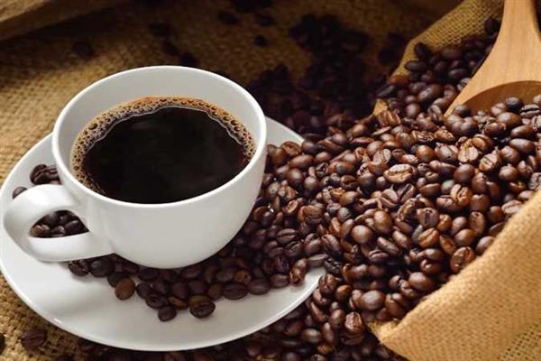 مستهلكو القهوة في أمريكا يواجهون ارتفاع الأسعار رغم تخفيف إدارة ترامب للتعريفات الجمركية 
