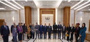 مركز الإصلاح والتأهيل العاشر من رمضان تستقبل وفداً من السفراء والدبلوماسيين الأجانب  