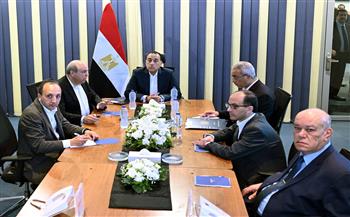 رئيس الوزراء يلتقي وزير الطيران لاستعراض رؤية واستراتيجيات تطوير شركة مصر للطيران