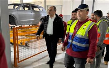 وزير قطاع الأعمال يتابع تطوير مصانع شركة النصر للسيارات
