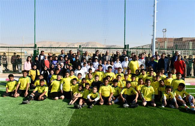 وزير الرياضة ومحافظ المنيا يفتتحان ملعب قانوني بمركز شباب البرشا 