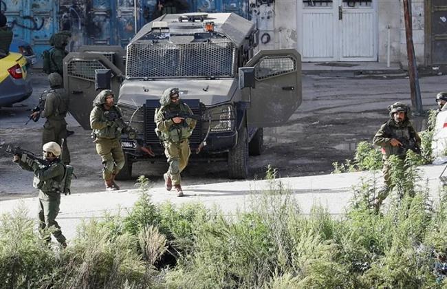 إصابة شاب فلسطيني برصاص الاحتلال في طولكرم.. ومستوطنون يقتحمون جنوب نابلس