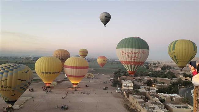 69 بالونا طائرا تحلق في سماء الأقصر وتحمل 1700 سائح