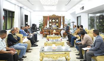 محافظ قنا يشدد على تأمين الطرق وتسريع التنفيذ بطريق قنا الأقصر الزراعي 