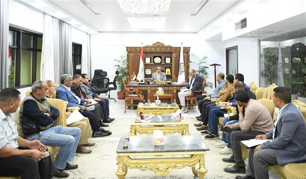 محافظ قنا يشدد على تأمين الطرق وتسريع التنفيذ بطريق قنا الأقصر الزراعي 