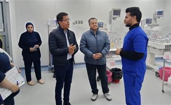 رئيس جامعة بنها يحيل طبيبين بالمستشفى الجامعى للتحقيق ويكافيء أطقم التمريض