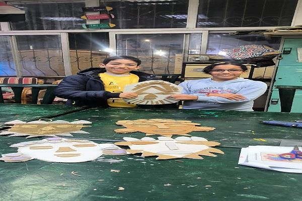 ورش فنون تشكيلية متنوعة بمكتبة الشيخ زايد الثقافية لتنمية المهارات الإدراكية لدى الأطفال