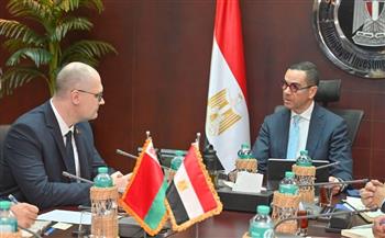 وزير الاستثمار يبحث مع سفير بيلاروسيا تعزيز العلاقات التجارية والاستثمارية بين البلدين