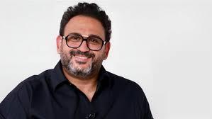 «لا يجوز الحكم عليه مسبقًا».. أكرم حسني يرد على انتقادات فيلم «الست»| خاص  