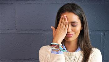 هل تشعرين بابتعاد من حولك؟.. إليكِ الأسباب