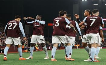 الدوري الإنجليزي.. مانشستر يونايتد يخسر أمام أستون فيلا بثنائية