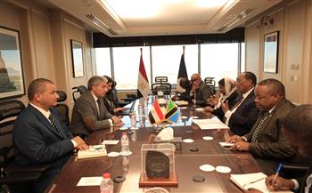 وزير السياحة يبحث مع وزير الإعلام والثقافة والفنون والرياضة التنزاني سبل التعاون في المجالات المشتركة