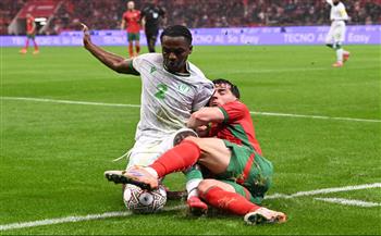 كأس أمم أفريقيا.. أول إنذار في البطولة من نصيب لاعب جزر القمر