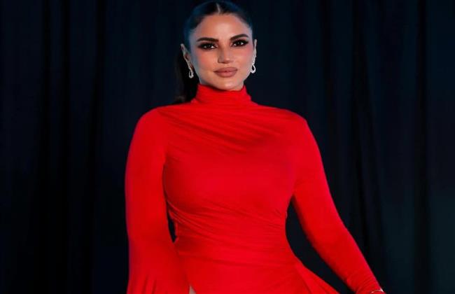 درة تخطف الأنظار باللون الأحمر  في وداع العام الماضي 