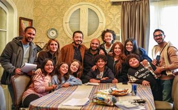 احمد زاهر يشارك الجمهور كواليس " لعبة وقلبت جد" 