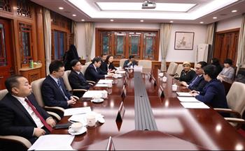 رئيس جامعة القاهرة يجري سلسلة لقاءات رفيعة المستوى بالصين لتعزيز التعاون الأكاديمي والبحثي