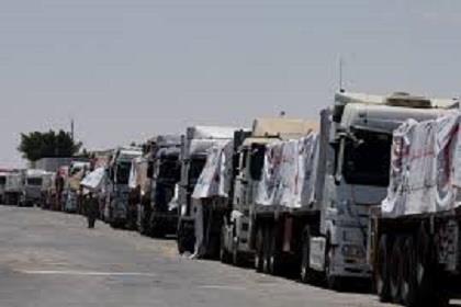 تحرّك شاحنات القافلة الـ99 من المساعدات الإنسانية تمهيدًا لدخولها من مصر إلى غزة