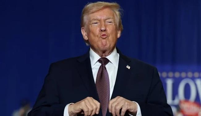 ذراع الكرسي أفضل.. ترامب يصدم الجميع بتصريح عن النساء (فيديو)