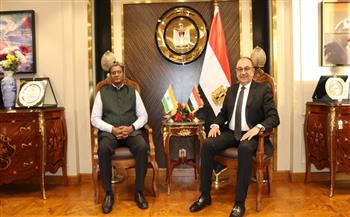 وزير قطاع الأعمال يبحث مع سفير الهند  ورئيس شركة الفنادق الهندية المحدودة تعزيز التعاون 