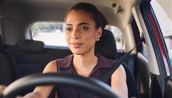 السكوت وعدم تشغيل الأغاني أثناء القيادة.. ماذا يكشف عن شخصيتك؟