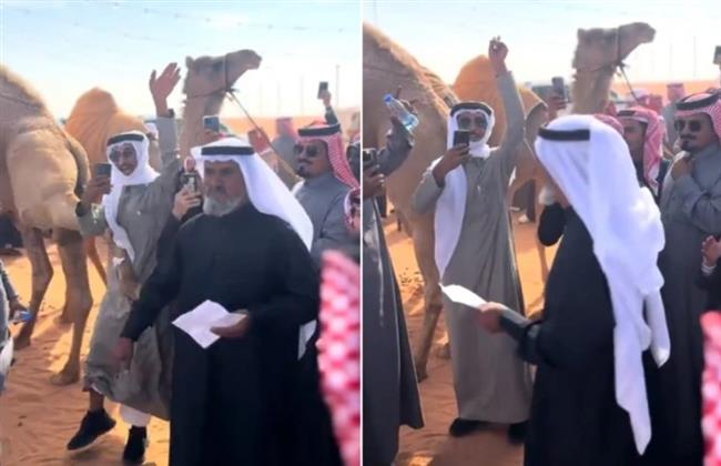 فيديو.. ناقة تباغت شابًا بركلة قوية أثناء تصوير مهرجان الملك عبدالعزيز للإبل