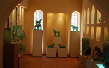 متحف فن الزجاج والنحت والعجائن المصرية بمبادرة «فرحانين بالمتحف الكبير.. ولسه متاحف مصر كتير»