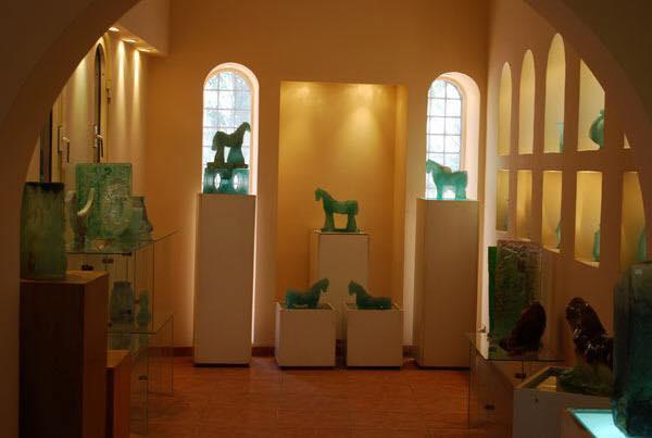 متحف فن الزجاج والنحت والعجائن المصرية بمبادرة «فرحانين بالمتحف الكبير.. ولسه متاحف مصر كتير»