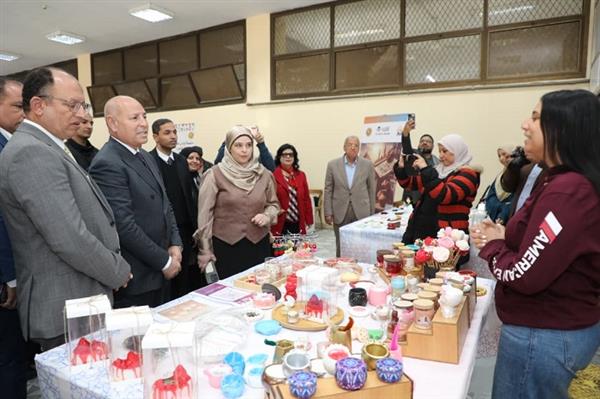 محافظ القاهرة يفتتح معرض السلع الغذائية بجامعة العاصمة لدعم الطلاب والأسر المنتجة 