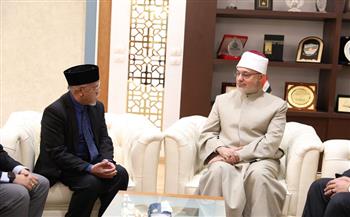 مفتي الجمهورية يبحث مع مفتي ولاية بيراك الماليزية سبل تعزيز التعاون الإفتائي