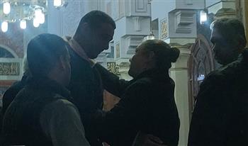 شيرين تقدم واجب العزاء لأحمد وعمر الفيشاوي في وفاة سمية الألفي