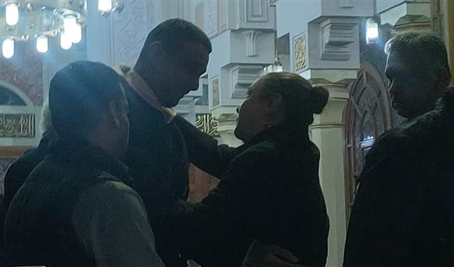 شيرين تقدم واجب العزاء لأحمد وعمر الفيشاوي في وفاة سمية الألفي  