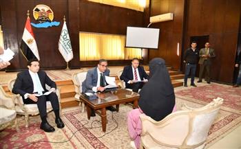 محافظ الفيوم يوجه بتوفير مشروعات تنموية وفرص عمل وتراخيص أكشاك للأولى بالرعاية