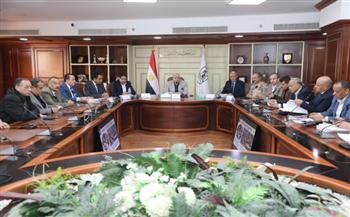 محافظ بني سويف يناقش عدداً من الموضوعات خلال اجتماع اللجنة العليا للبت في طلبات تقنين أراض أملاك الدولة